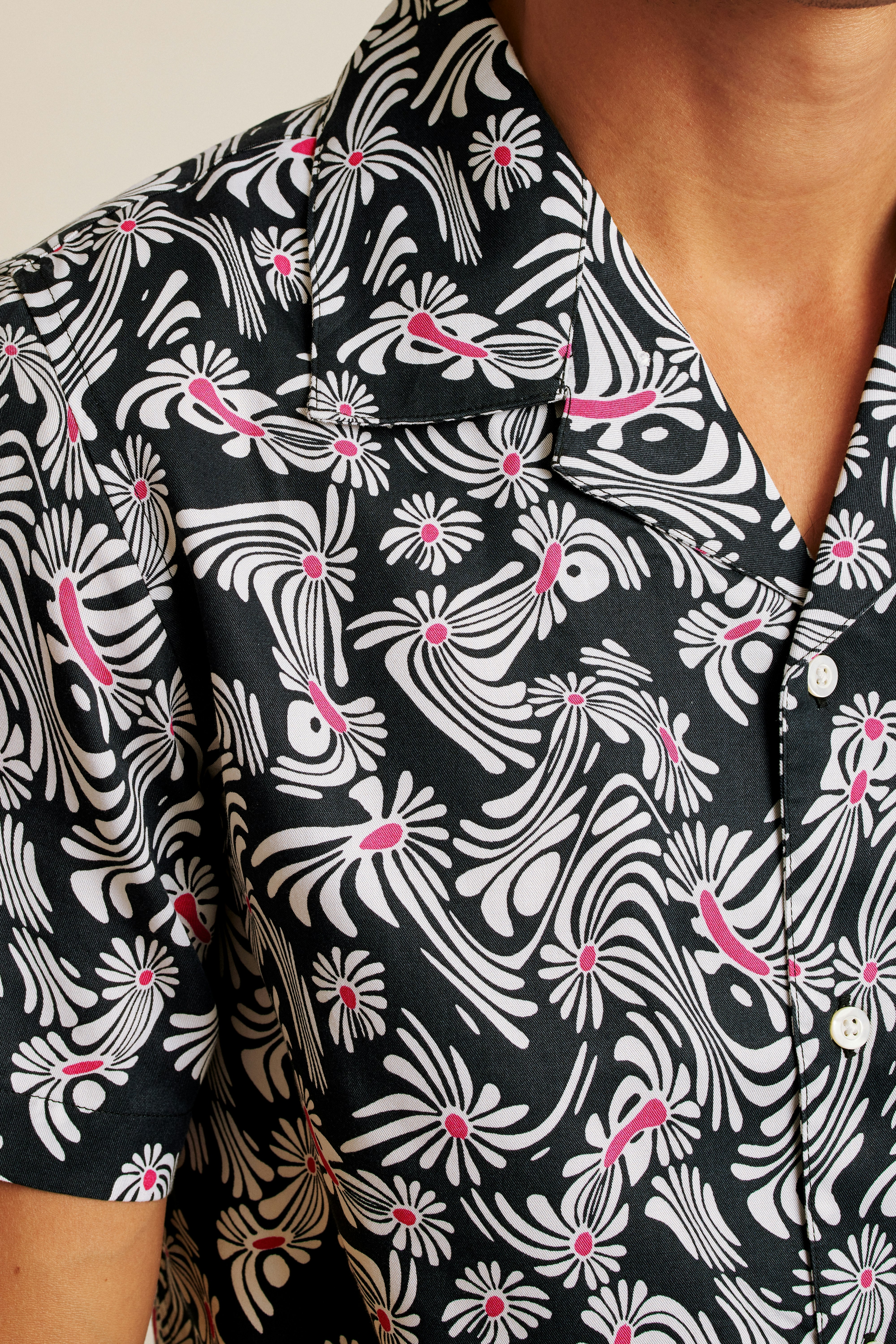 Riviera Cabana Shirt black trippy floral