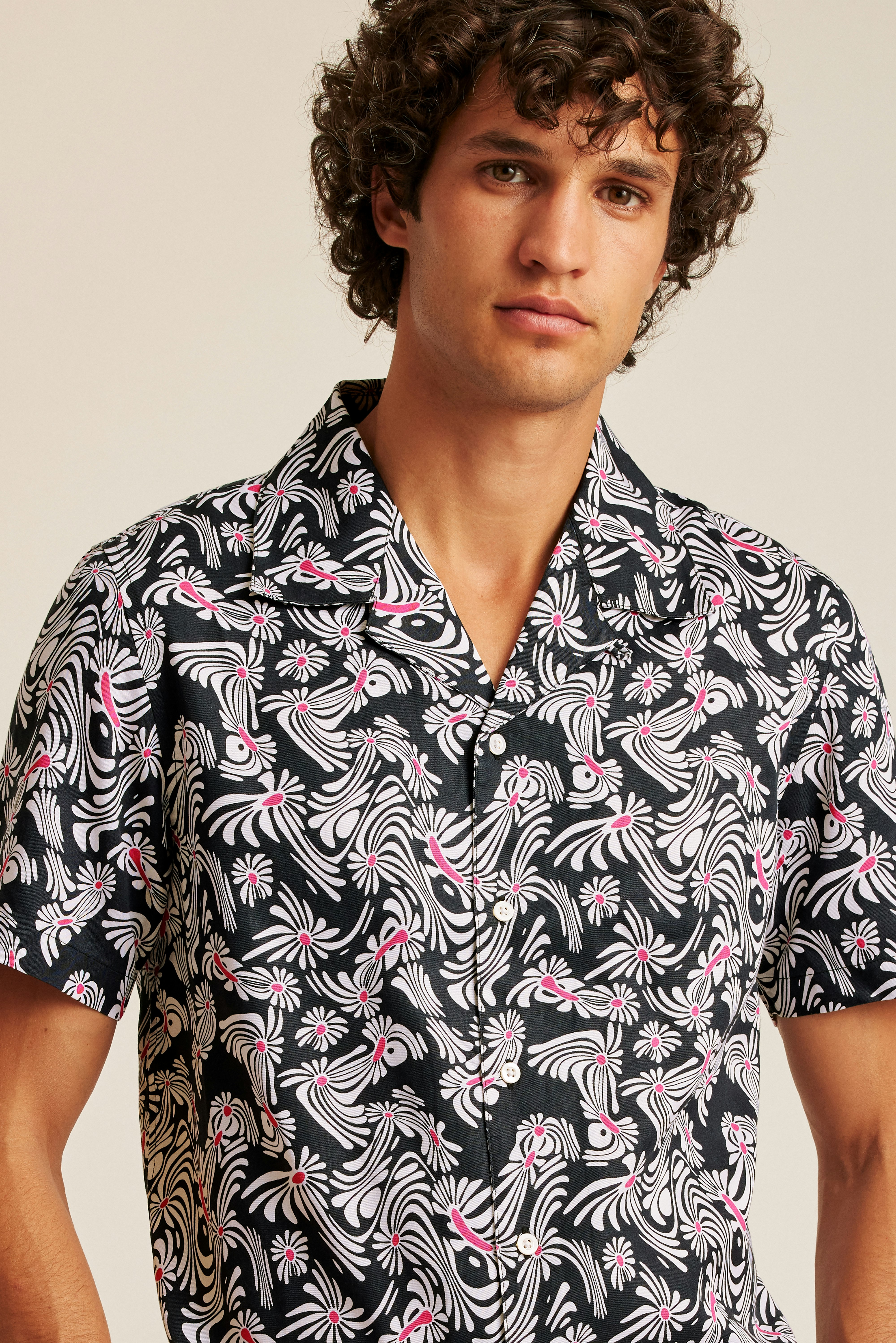 Riviera Cabana Shirt black trippy floral