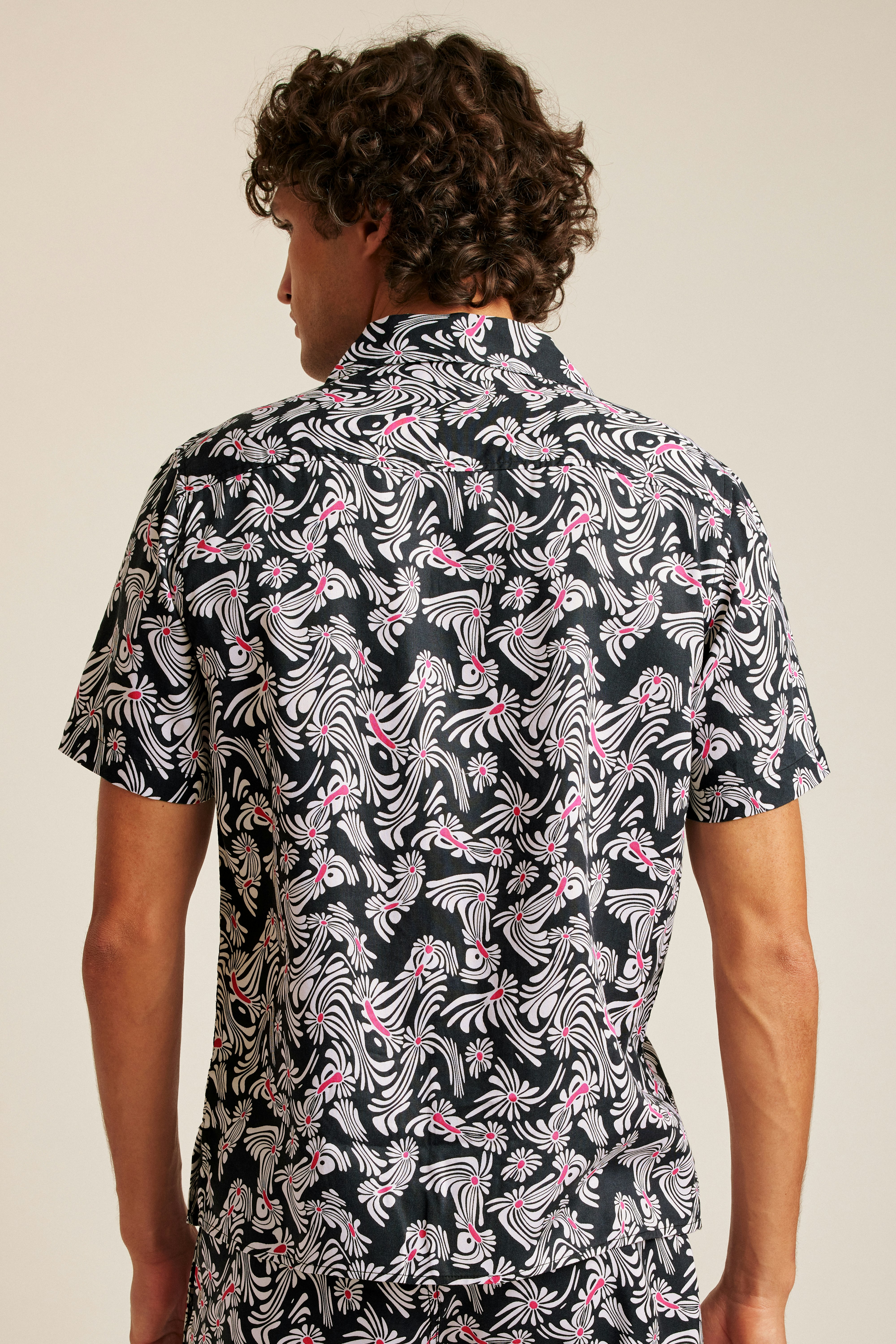 Riviera Cabana Shirt black trippy floral