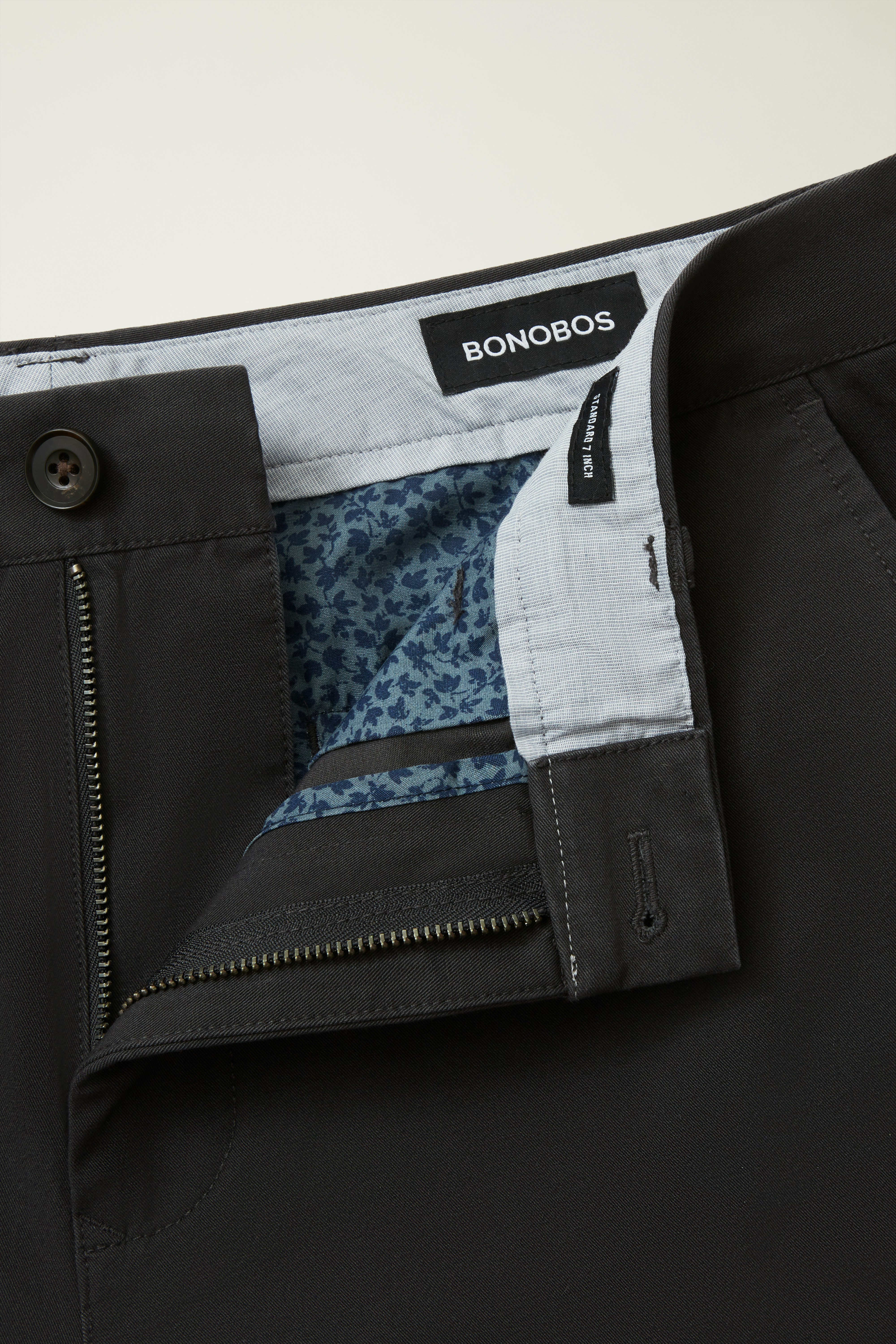The Chino Short 2.0 faded black