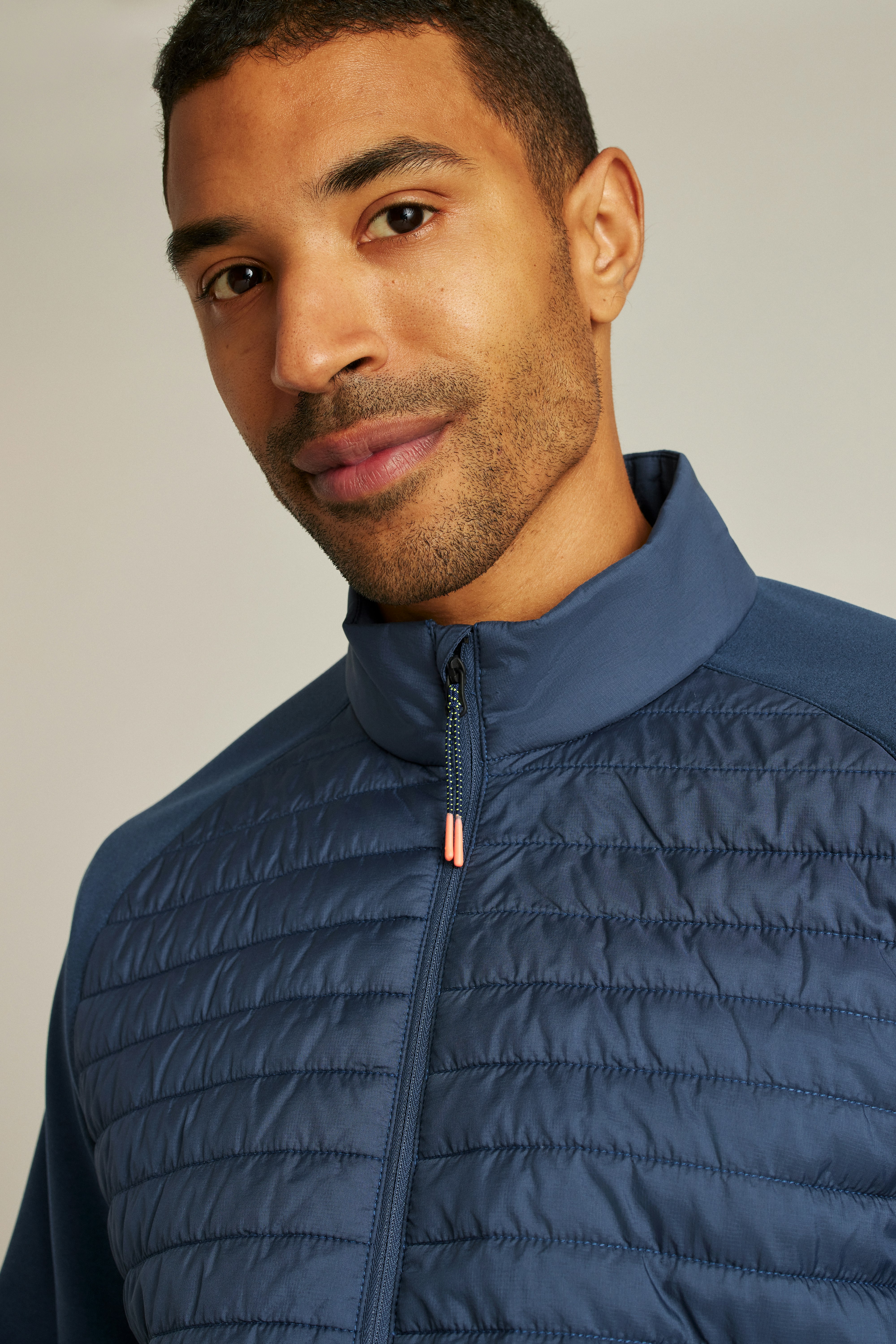 The Lightweight Hybrid Jacket naval blue