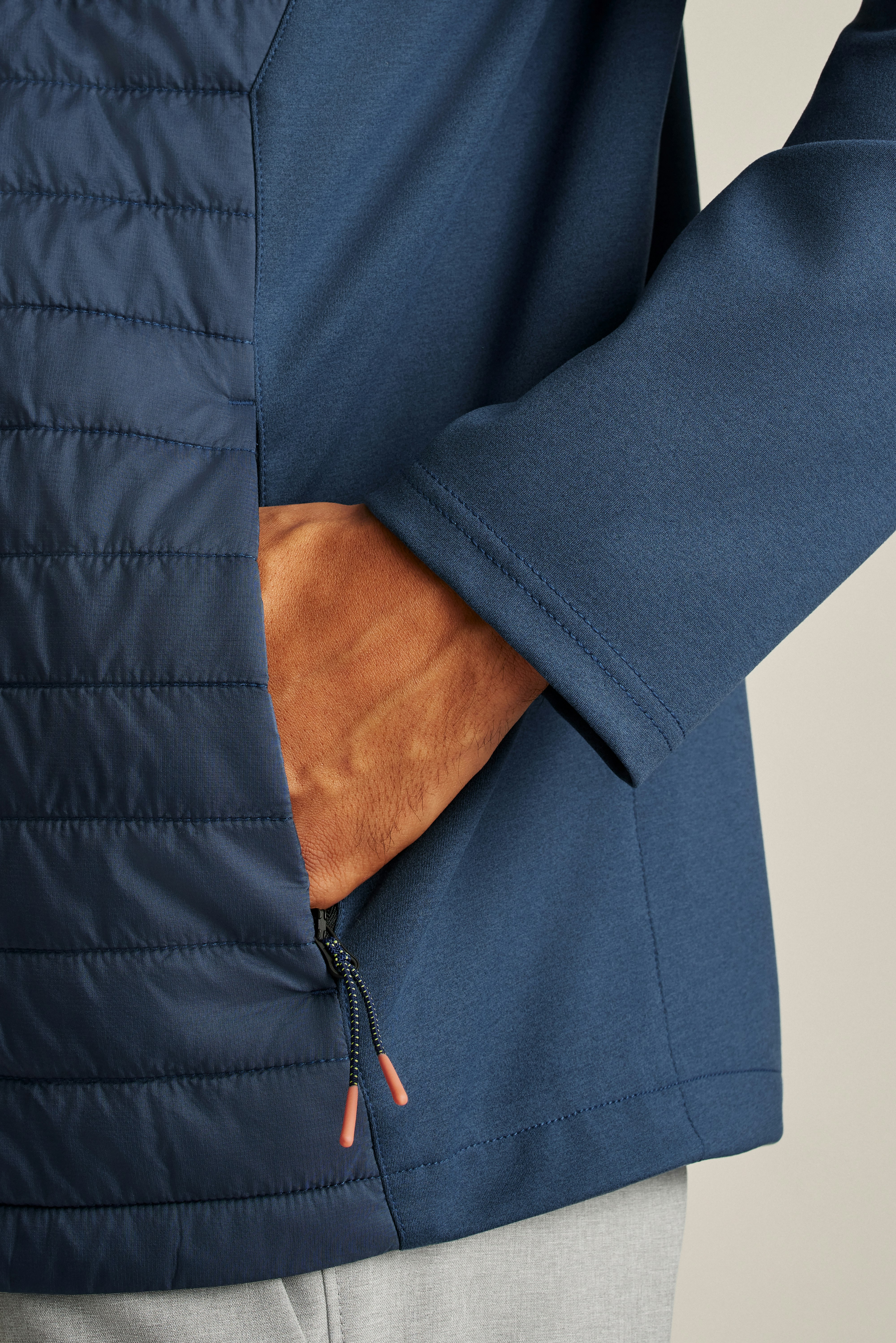 The Lightweight Hybrid Jacket naval blue