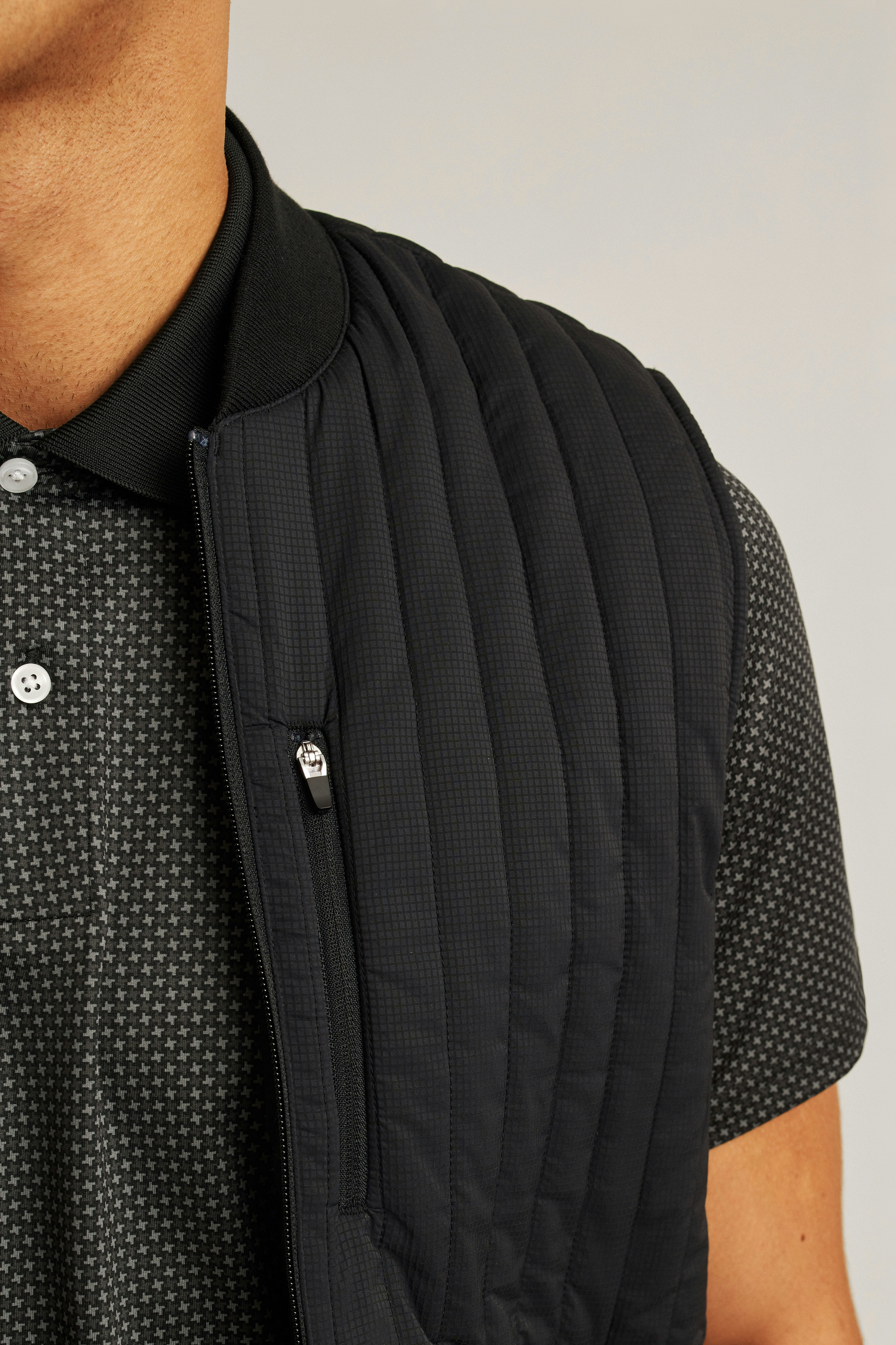 The Elements Vest jet black