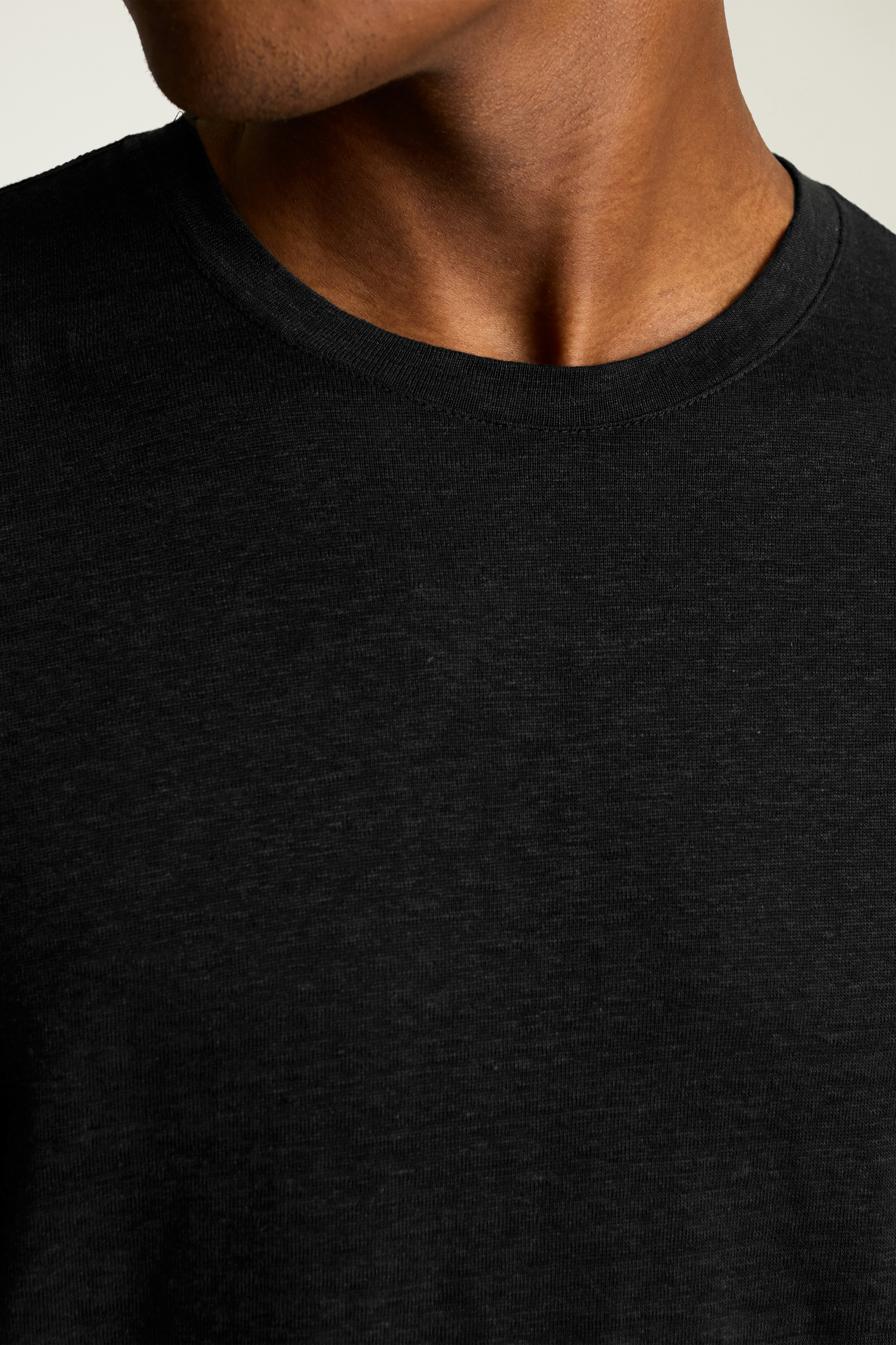 Linen Crew Neck Tee black