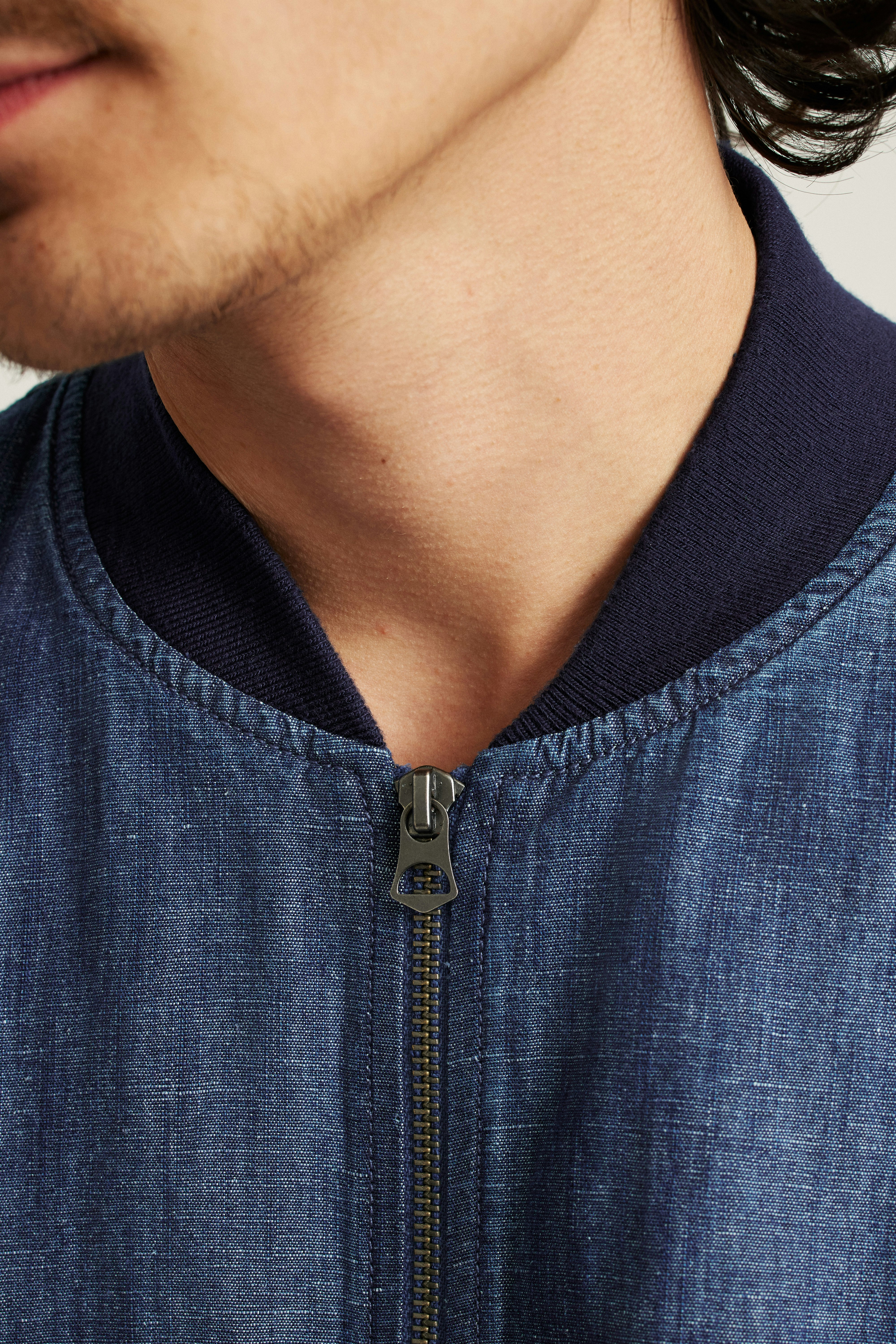 Chambray Bomber blue medium wash