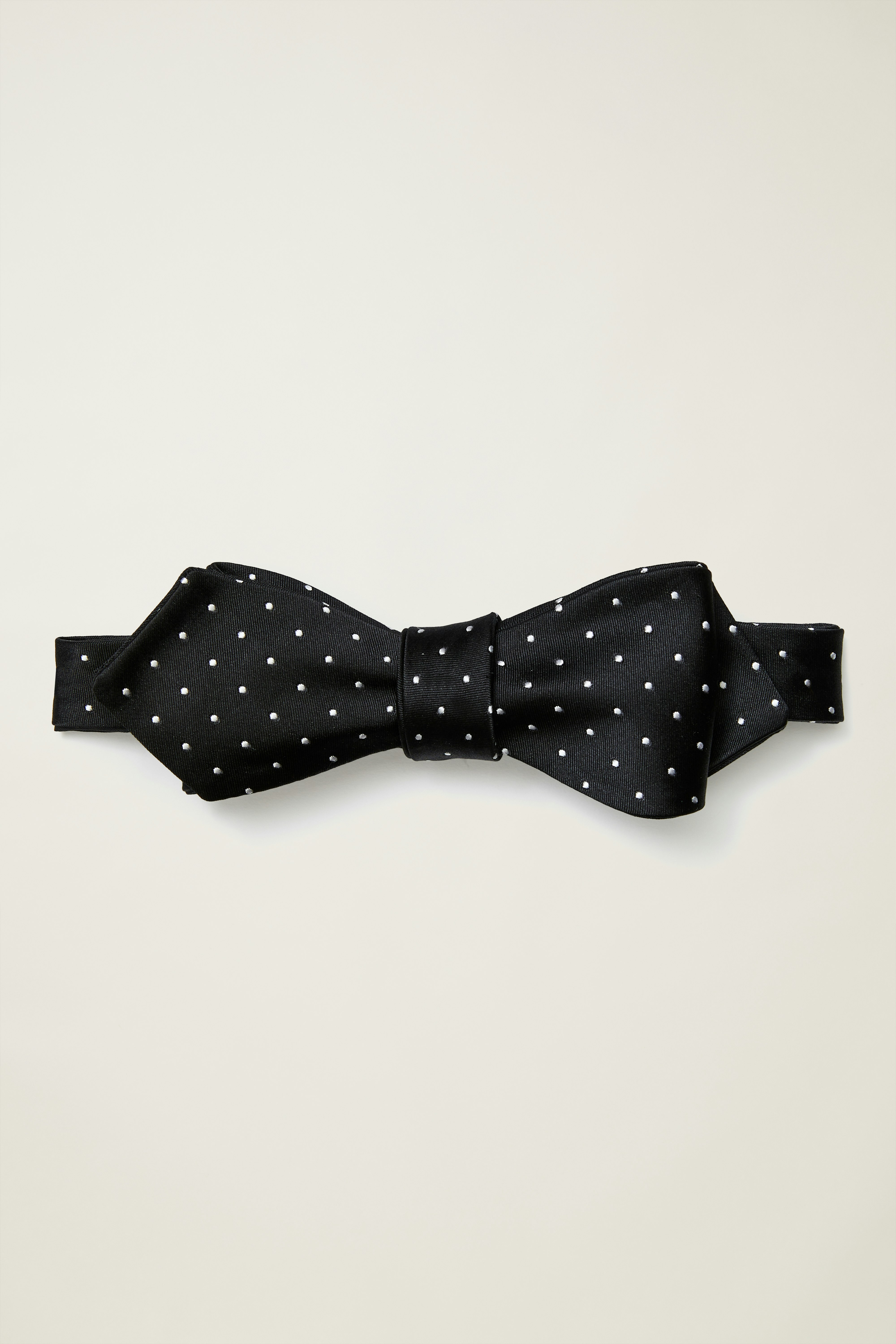 Premium Bowtie black dots silk