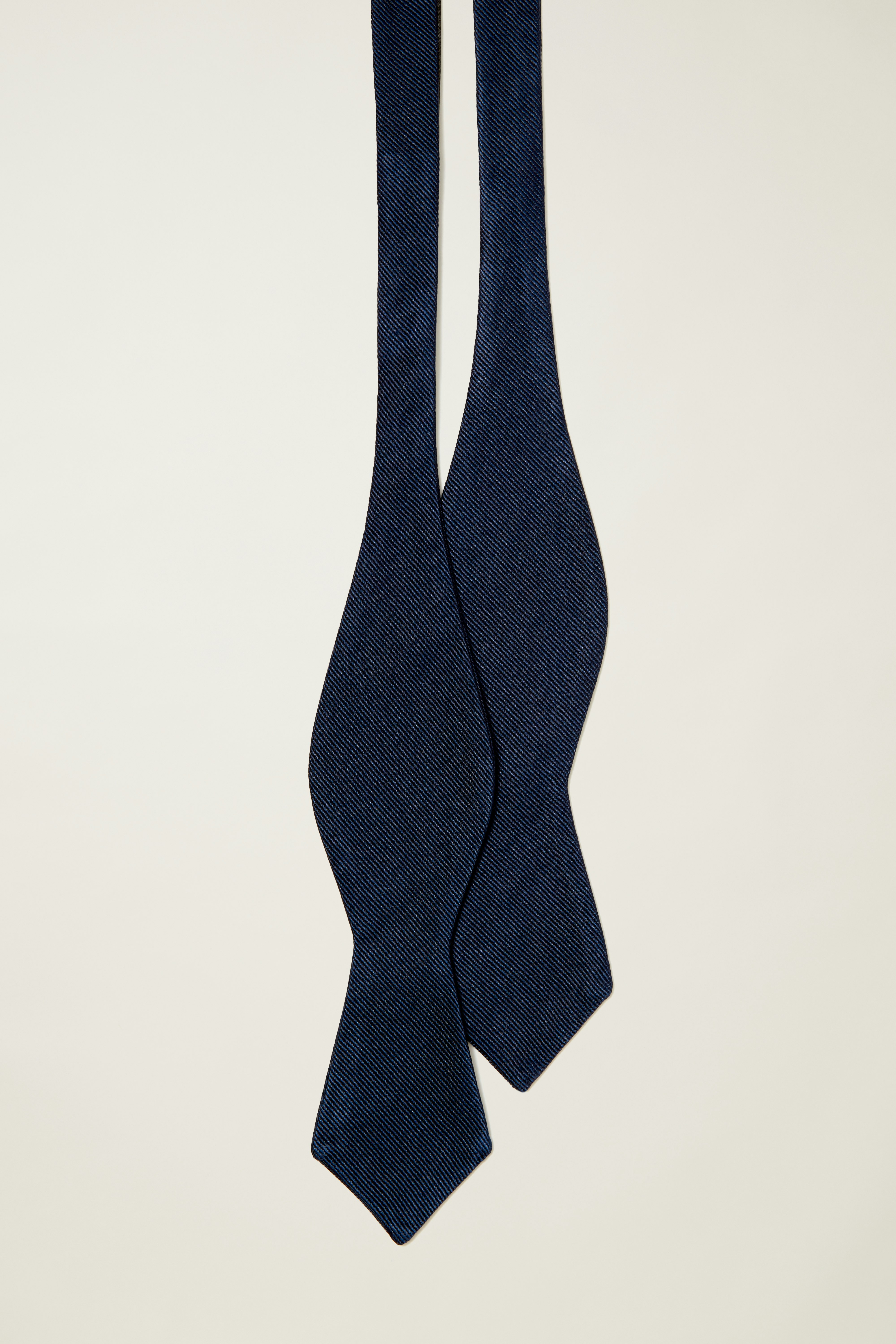 Premium Bowtie navy silk